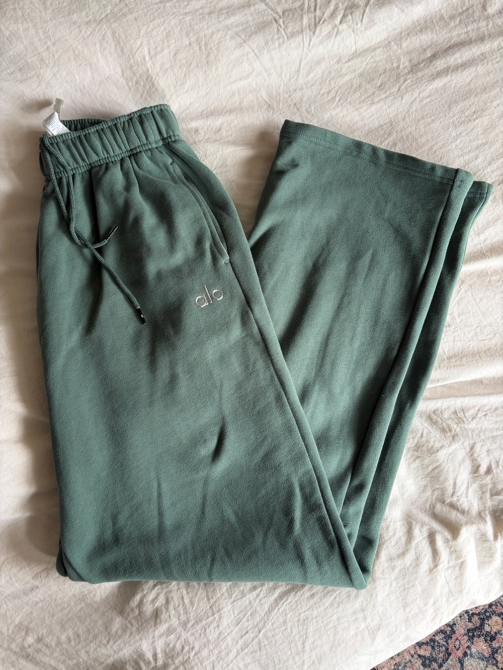ALO Yoga Women's Green Track Joggers